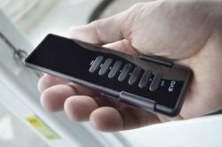 Indus comando D, cada botão contém um canal diferente, para a música, aquecimento e iluminação